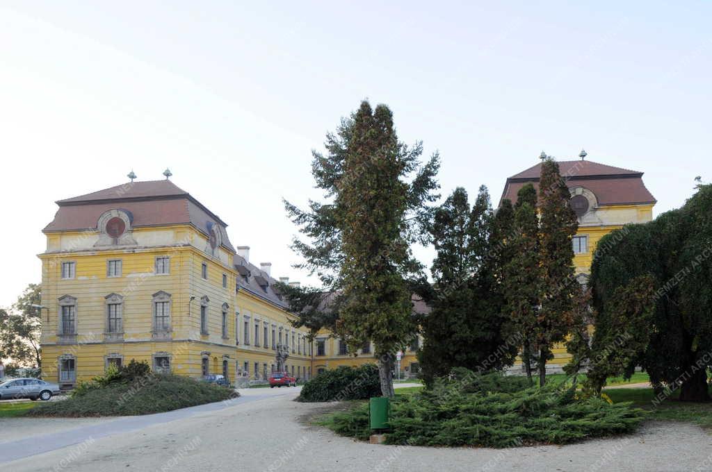 Épület - Pápa - Eszterházy-kastély