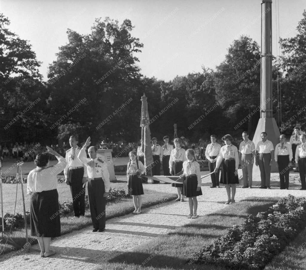 Ifjúság - Csillebérci úttörőtábor