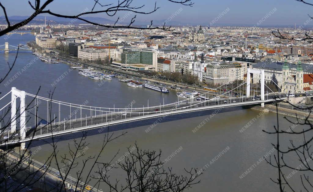 Városkép - Budapest  - Pesti panoráma az Erzsébet híddal