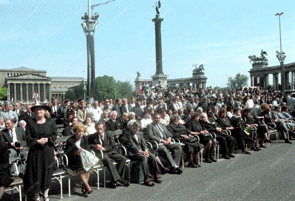 Belpolitika - Nagy Imre és mártírtársai újratemetése