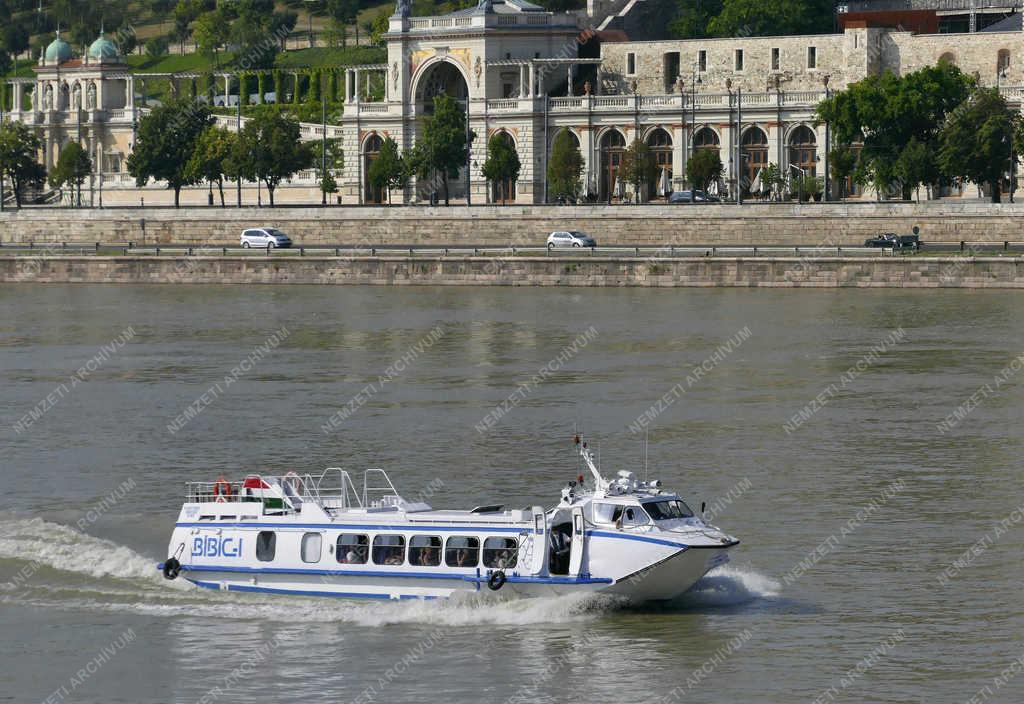 Turizmus - Budapest - Szárnyashajóval Esztergomba