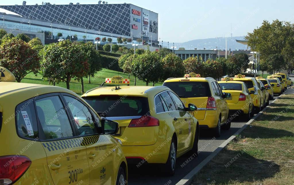 Közlekedés - Budapest - Fővárosi taxik