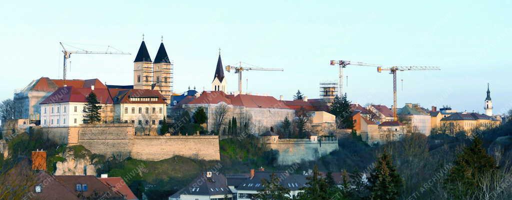 Városkép - Veszprém - Megújulnak a Veszprémi Vár történelmi épületei