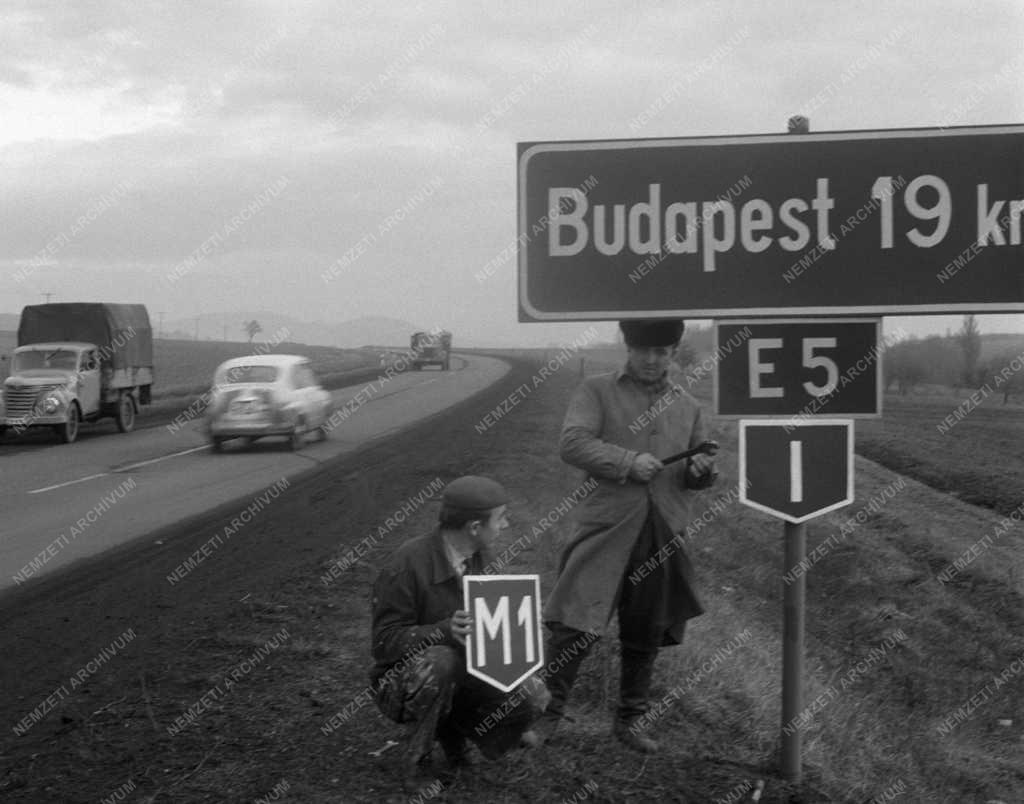 Közlekedés - Új KRESZ-táblák a magyarországi főútvonalakon