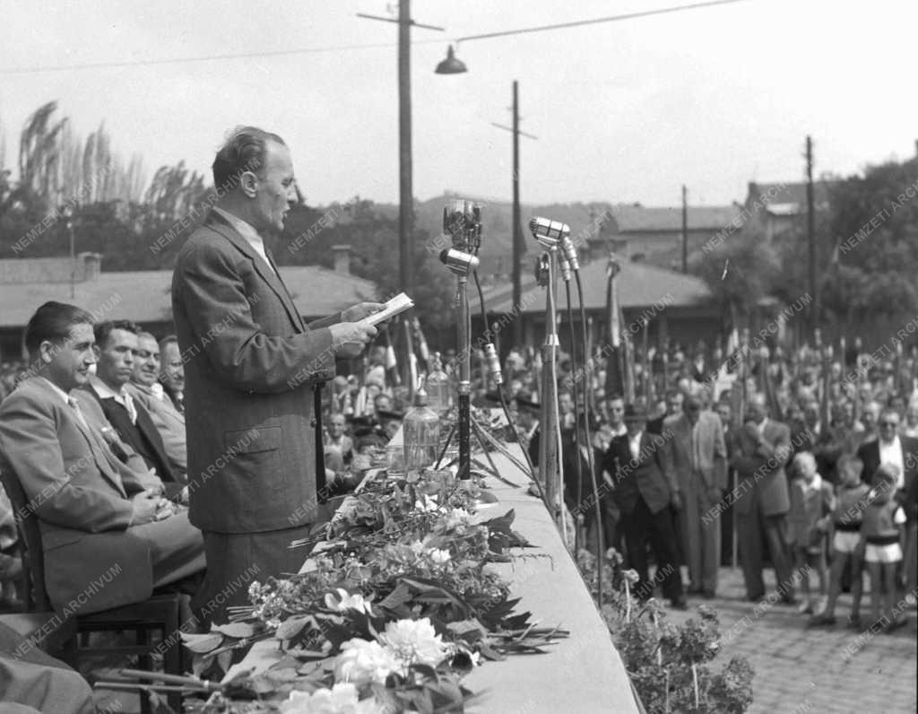 Belpolitika - Kádár János Salgótarjánban