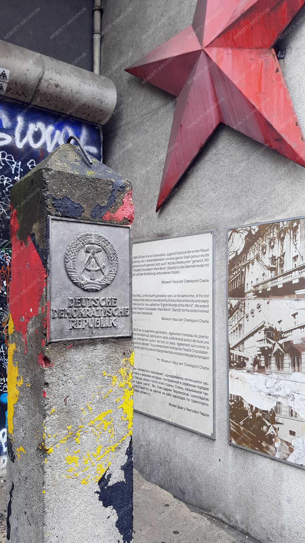 Történelmi helyszín - Berlin - A Checkpoint Charlie határátkelő