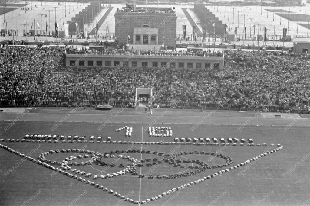 Sportlétesítmény - Népstadion avatása