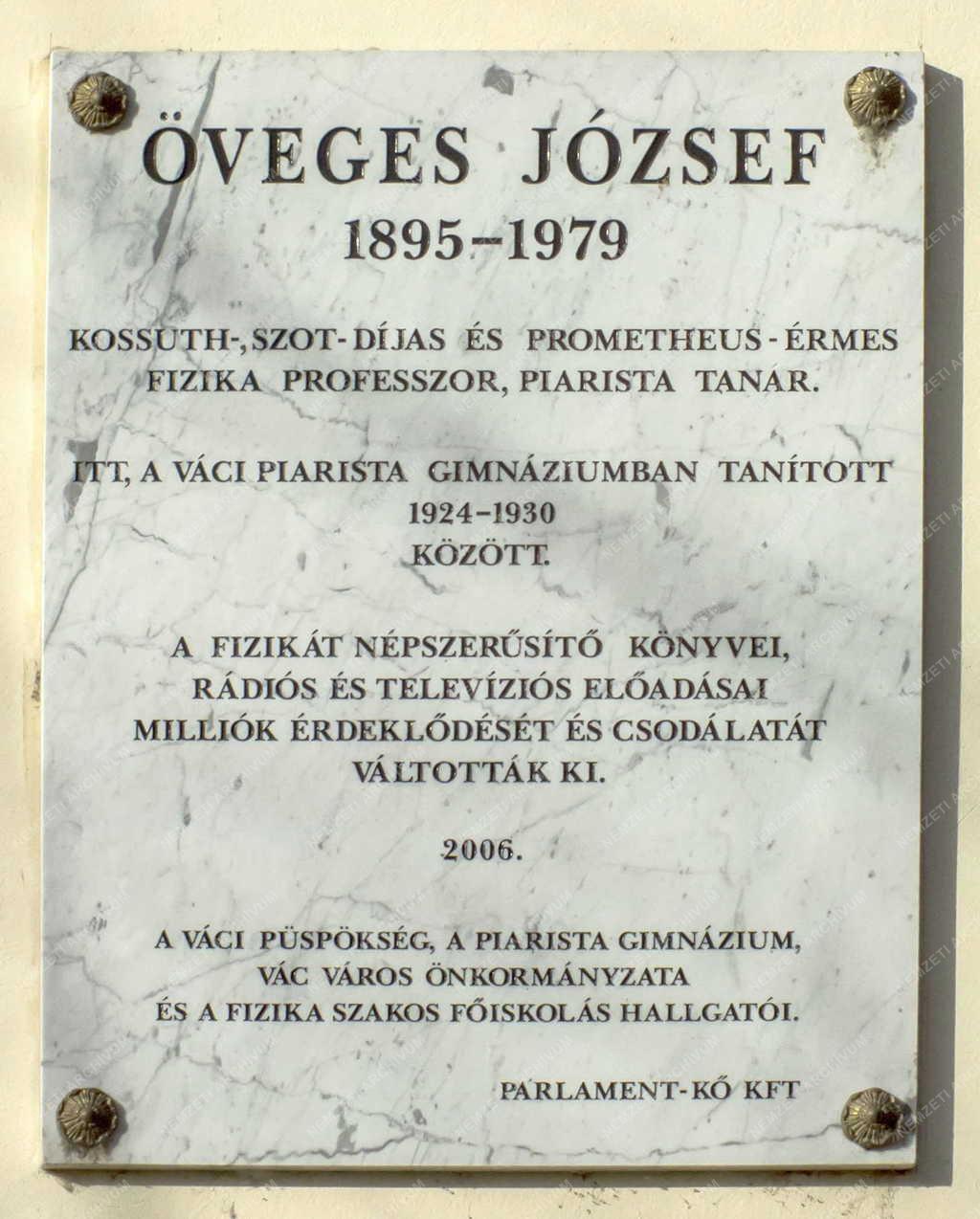 Emléktábla - Vác - Öveges József emléktáblája