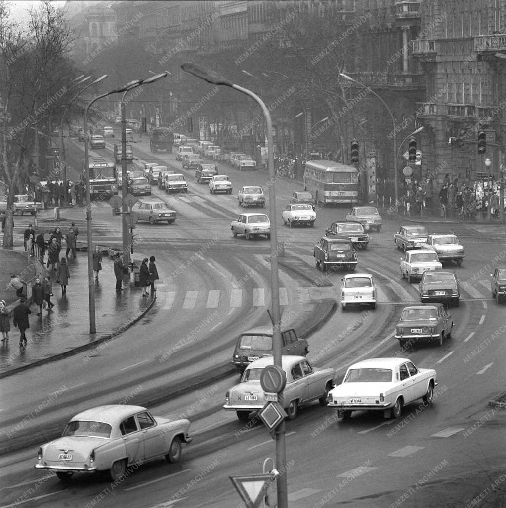 Városkép-életkép - Közlekedés - Budapesti csúcsforgalom