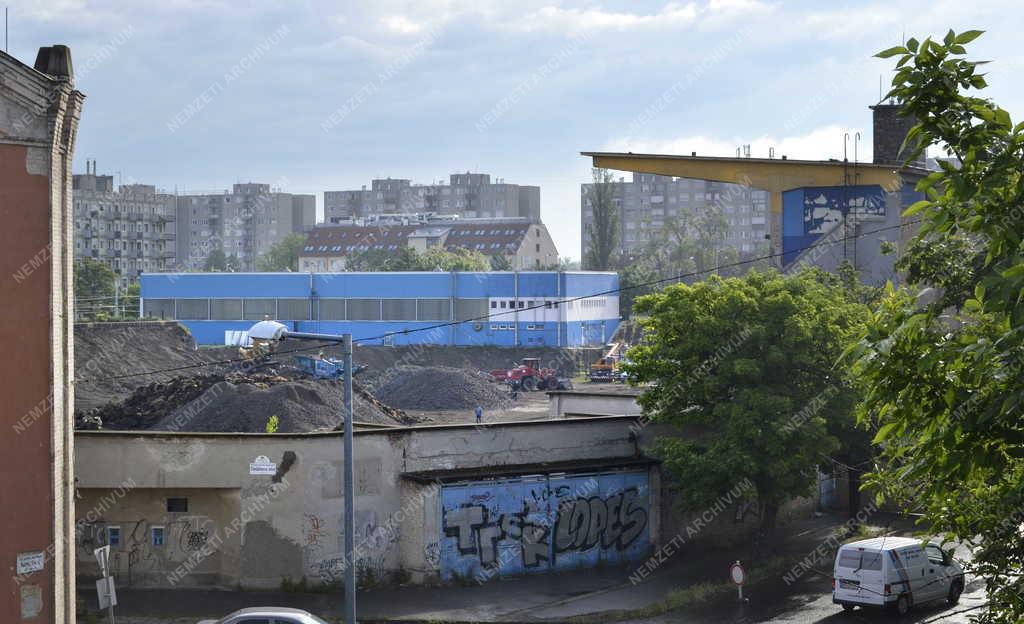 Épületbontás - Budapest - Bontják a Hidegkuti Nándor Stadiont