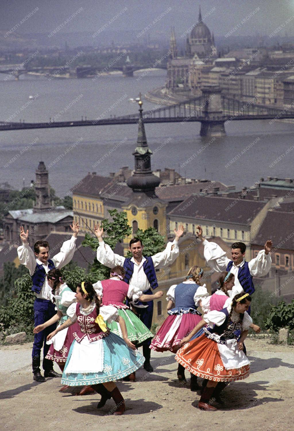 Kultúra - Folklór fesztiválra készül a KÖZGÁZ népi együttese