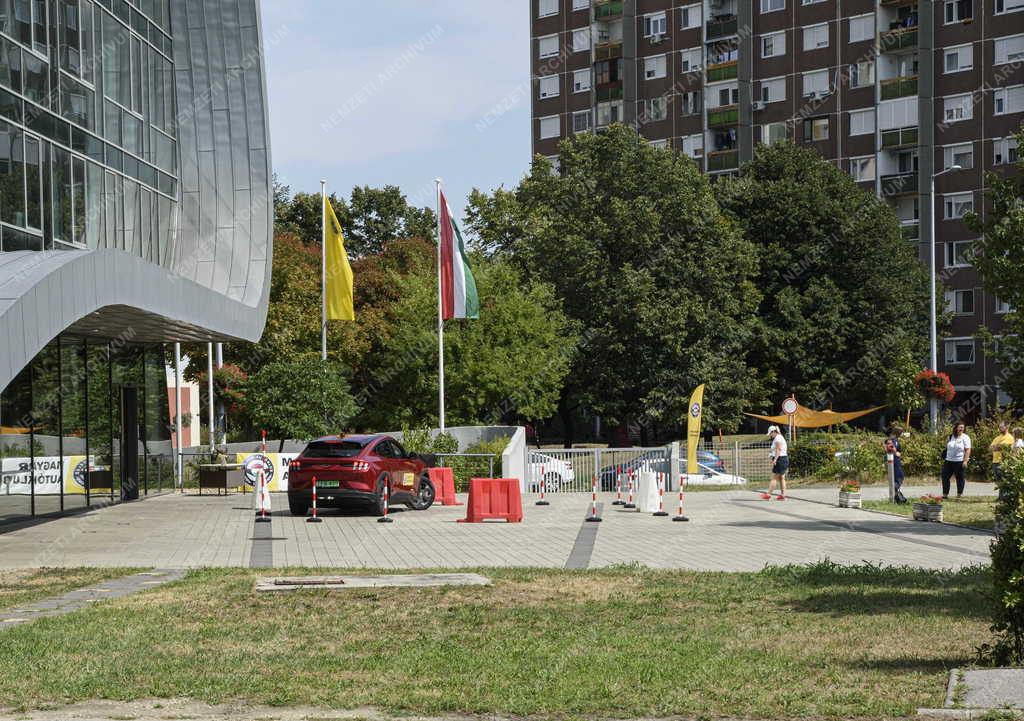 Közlekedés - Szervezet - Magyar Autóklub fővárosi székhelye