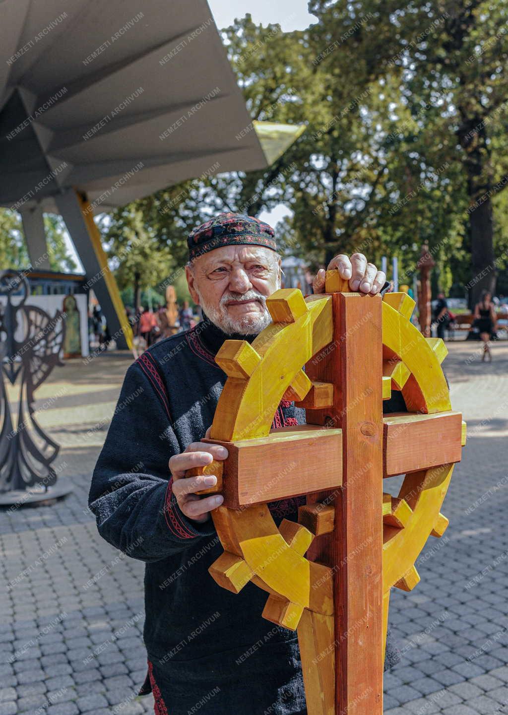 Kultúra - Galánfi András Kossuth-díjas népi- és iparművész kiállítása Hajdúszoboszlón

