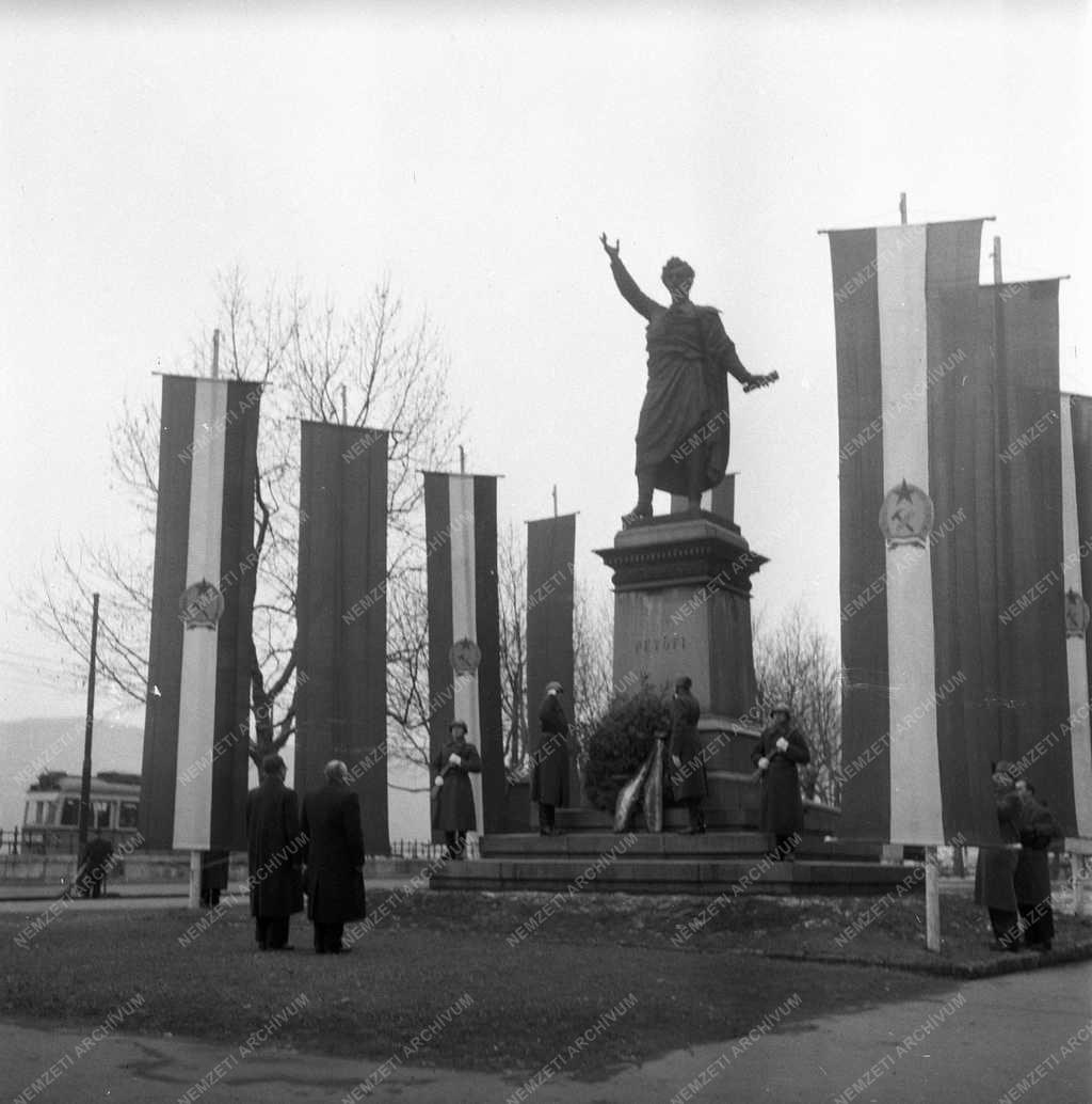 Szabadidő - Ünnep - Március 15. Budapesten