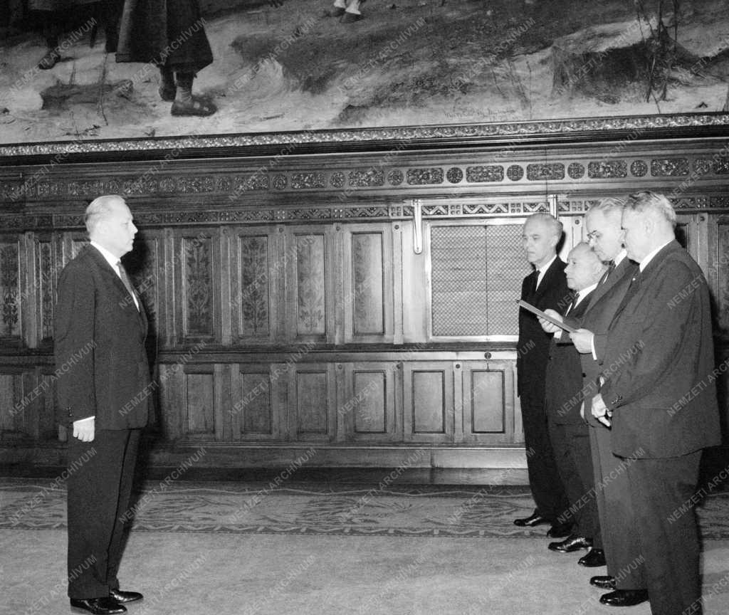 Belpolitika - Gellért György, a Legfelsőbb Bíróság elnökhelyettesének eskütétele