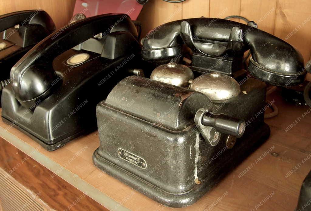 Tárgy - Siófok - Régi telefonok a Rádió és Hírközlési Múzeumban