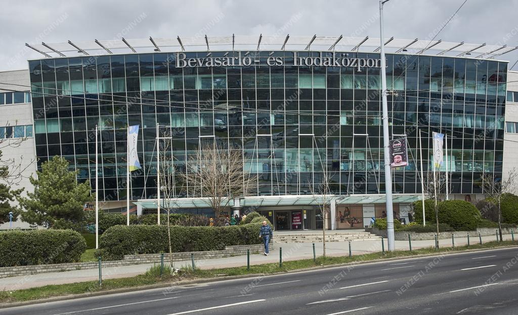 Kereskedelem - Szolgáltatás - Budapest - Lurdy Ház
