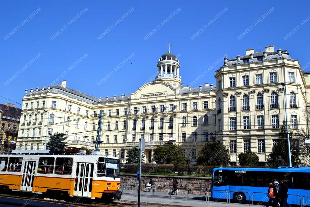 Oktatás - Szent Margit Gimnázium