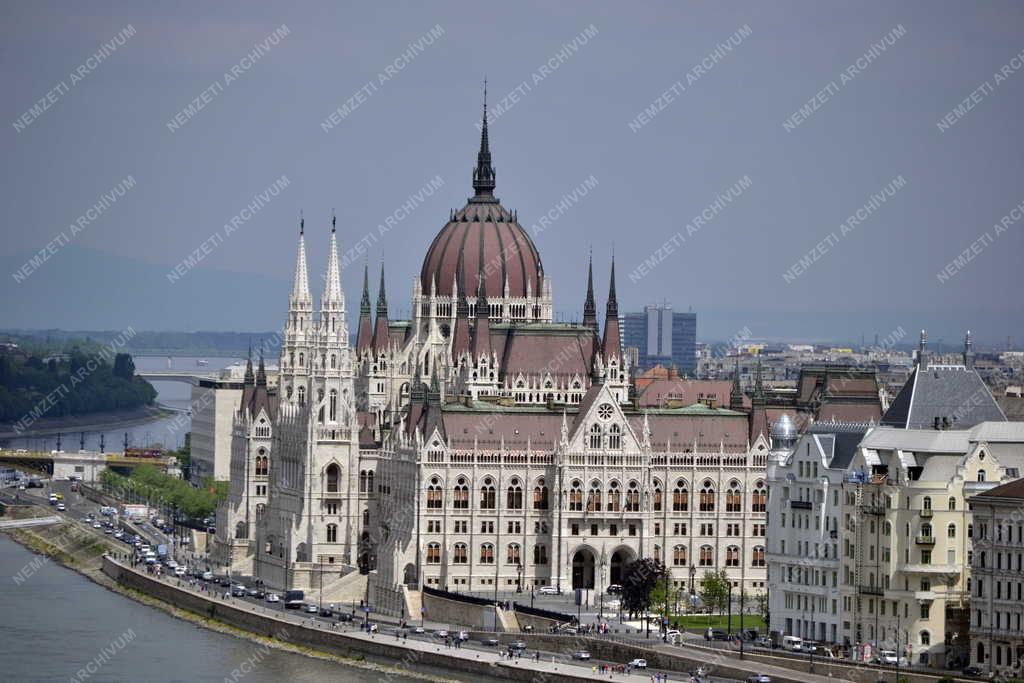 Épület - Budapest - A Parlament felújított épülete