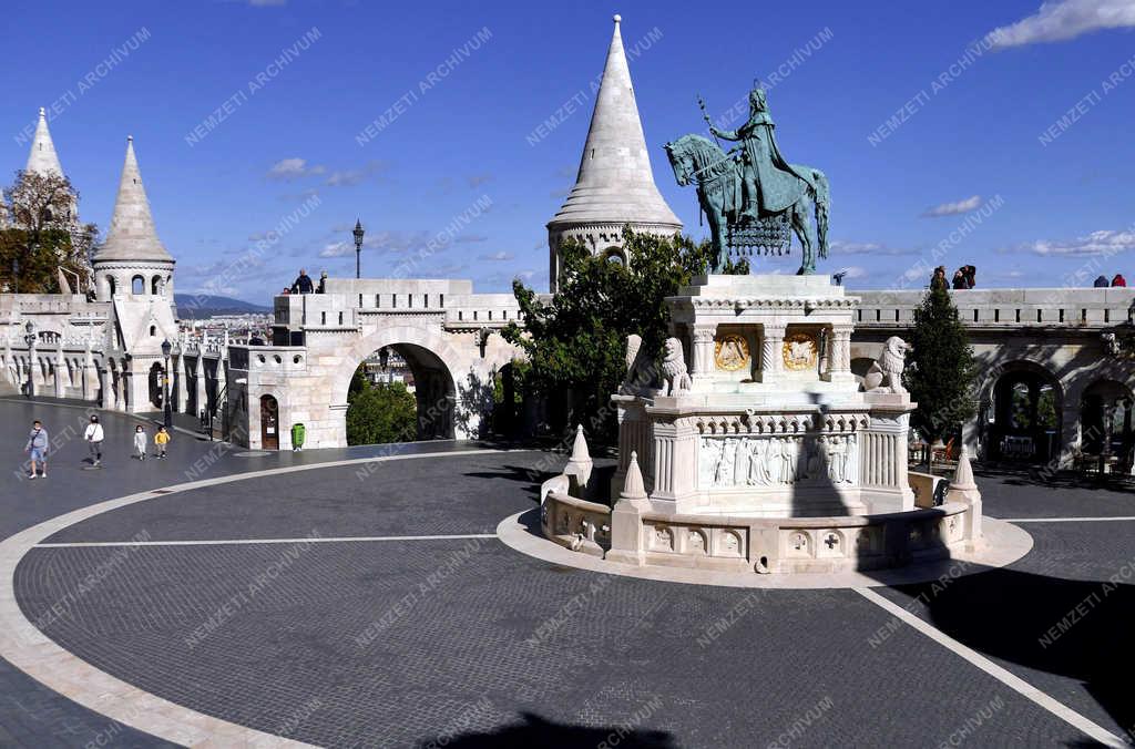 Turizmus - Budapest - A Szentháromság tér járvány idején