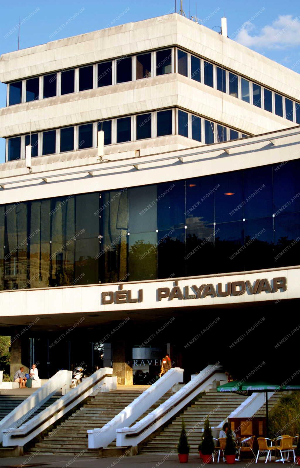 Budapest - Középület - Vasúti pályaudvar