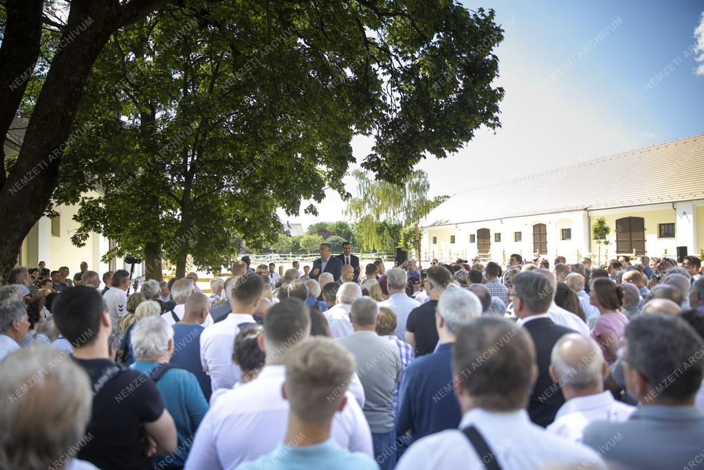 Voks 24 - Orbán Viktor országjáró kampánykörútja