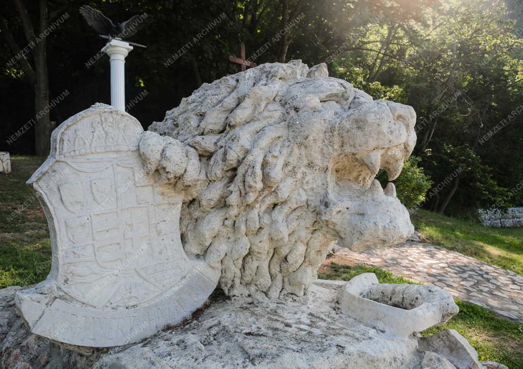 Műalkotás - Csókakő - Magyar Királyi Csendőrség jelképe