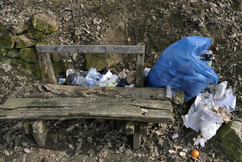 Környezetszennyezés - Budapest - Illegális hulladéklerakás