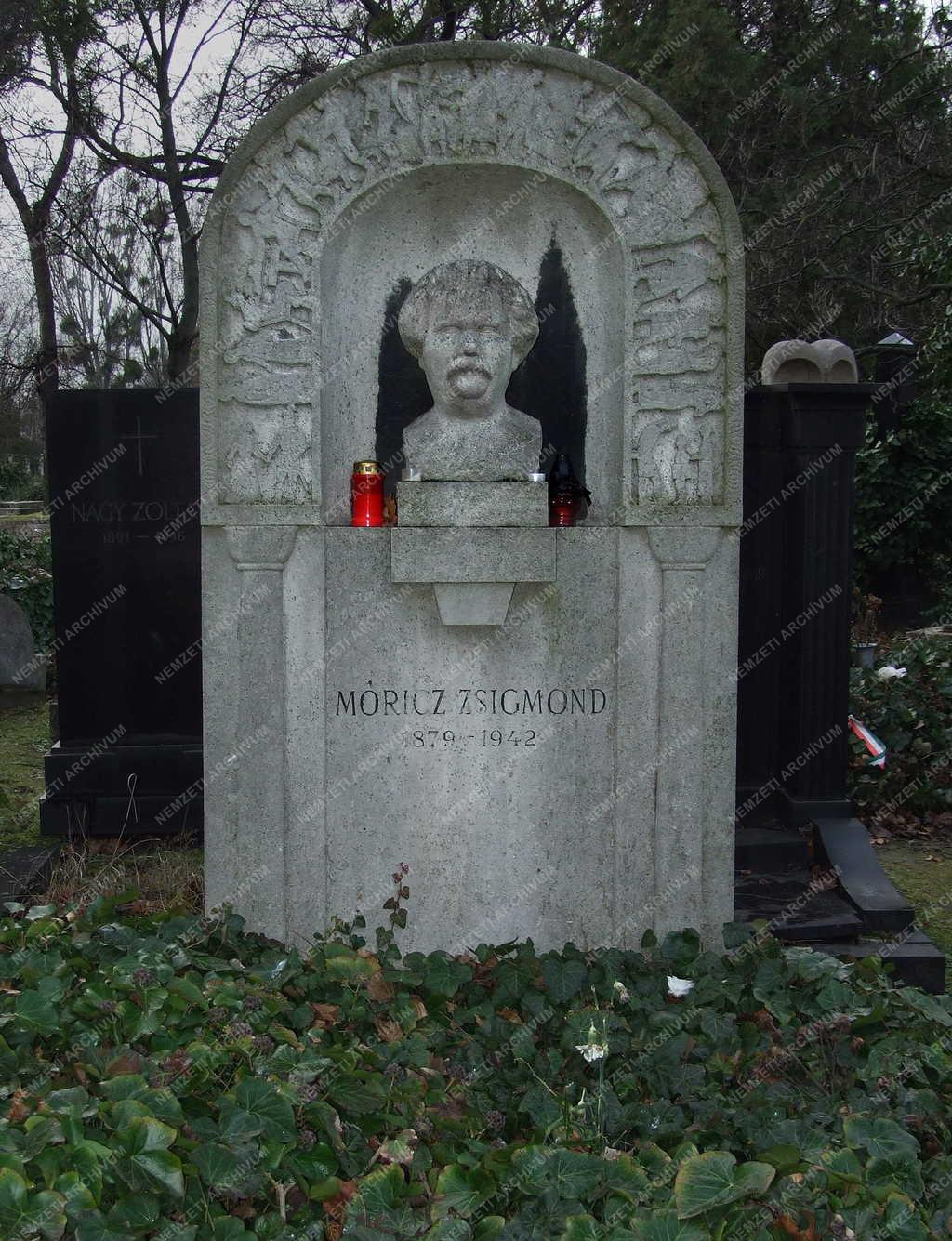 Kegyelet - Budapest - Móricz Zsigmond sírja