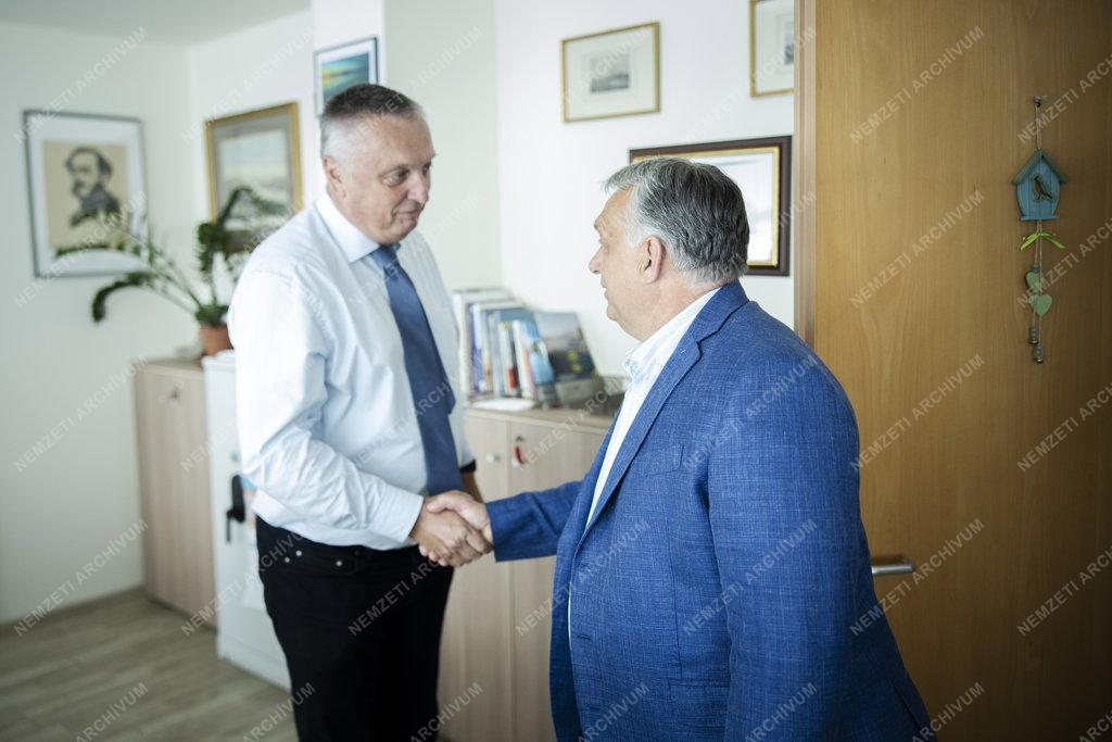 Orbán Viktor egyeztetése az árvízről az Országos Műszaki Irányító Törzsnél