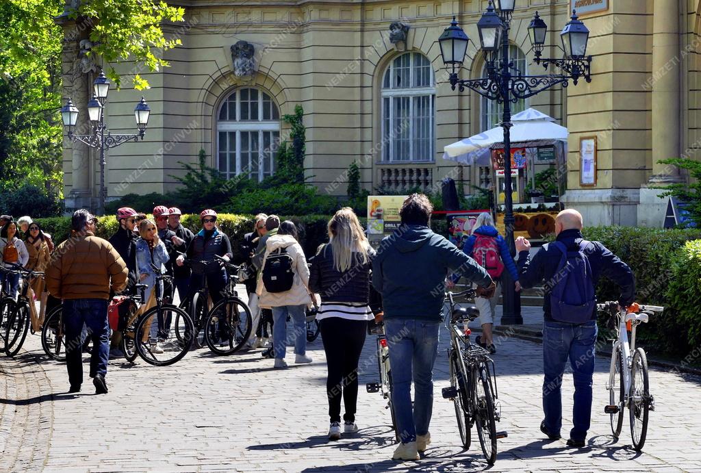 Turizmus - Budapest - Kerékpáros turisták