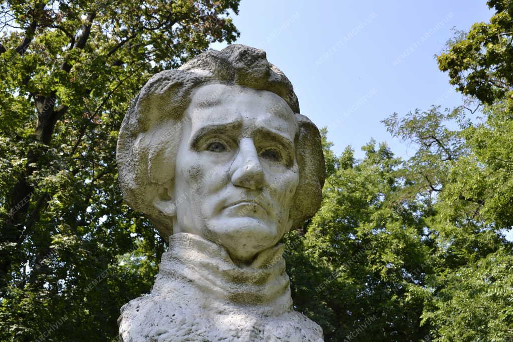 Műalkotás - Budapest - Louis Hector Berlioz mellszobra 