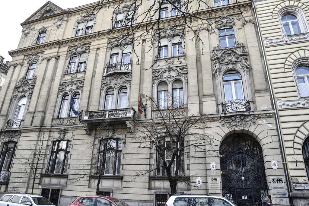 Szolgáltatás - Országos Fordító és Fordításhitelesítő Iroda