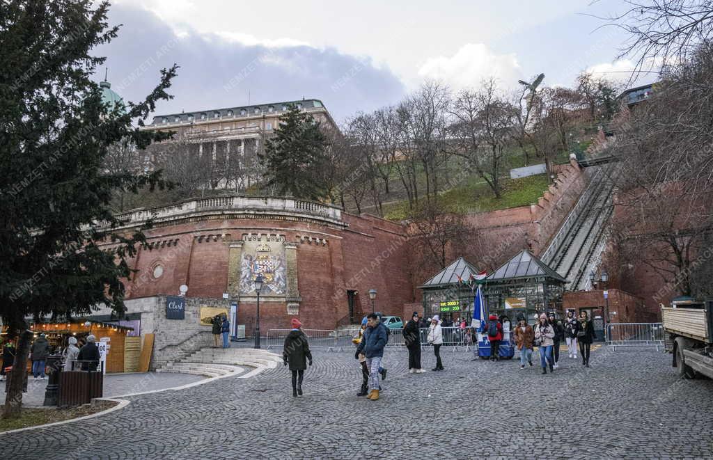 Városkép - Budapest - Clark Ádám tér