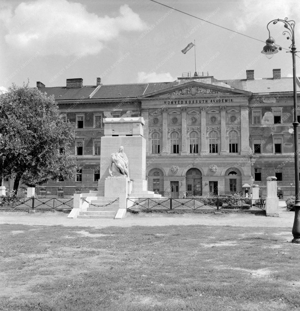 Honvédelem - Tisztavatás a Kossuth Akadémián