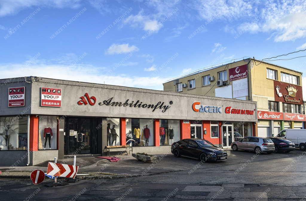 Kereskedelem - Budapest - Monori Center