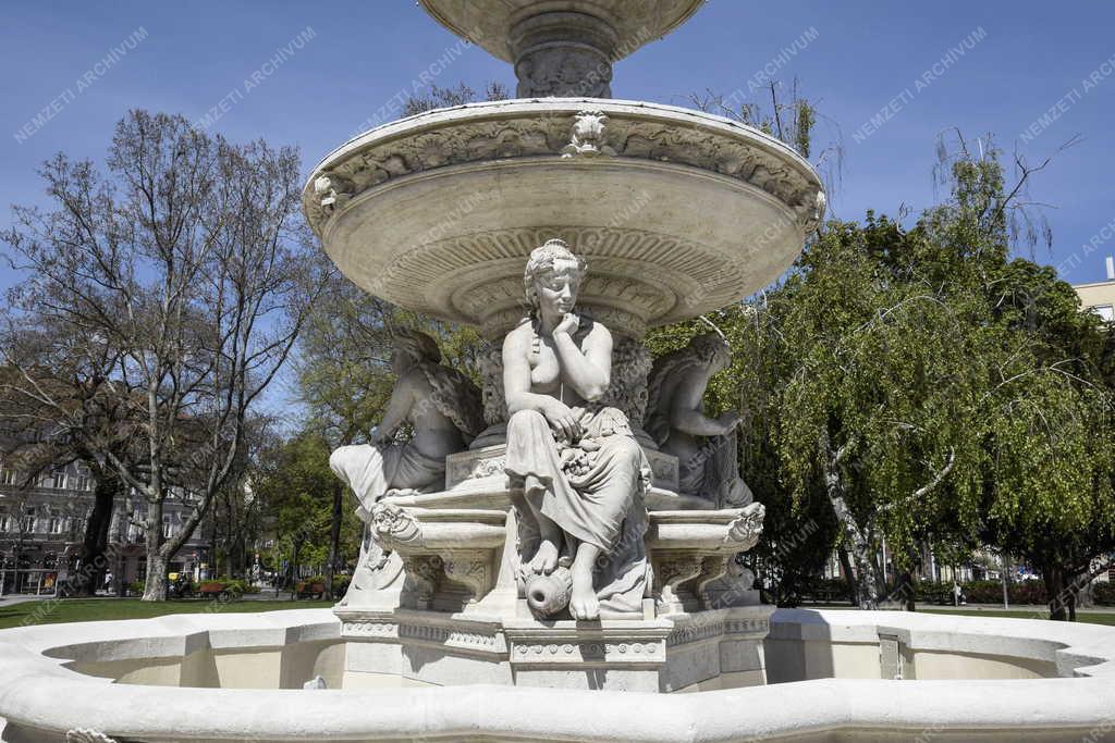 Városkép - Budapest - Danubius-kút az Erzsébet téren