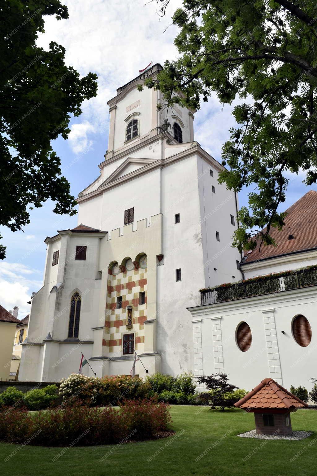 Egyház - Győri Püspökvár