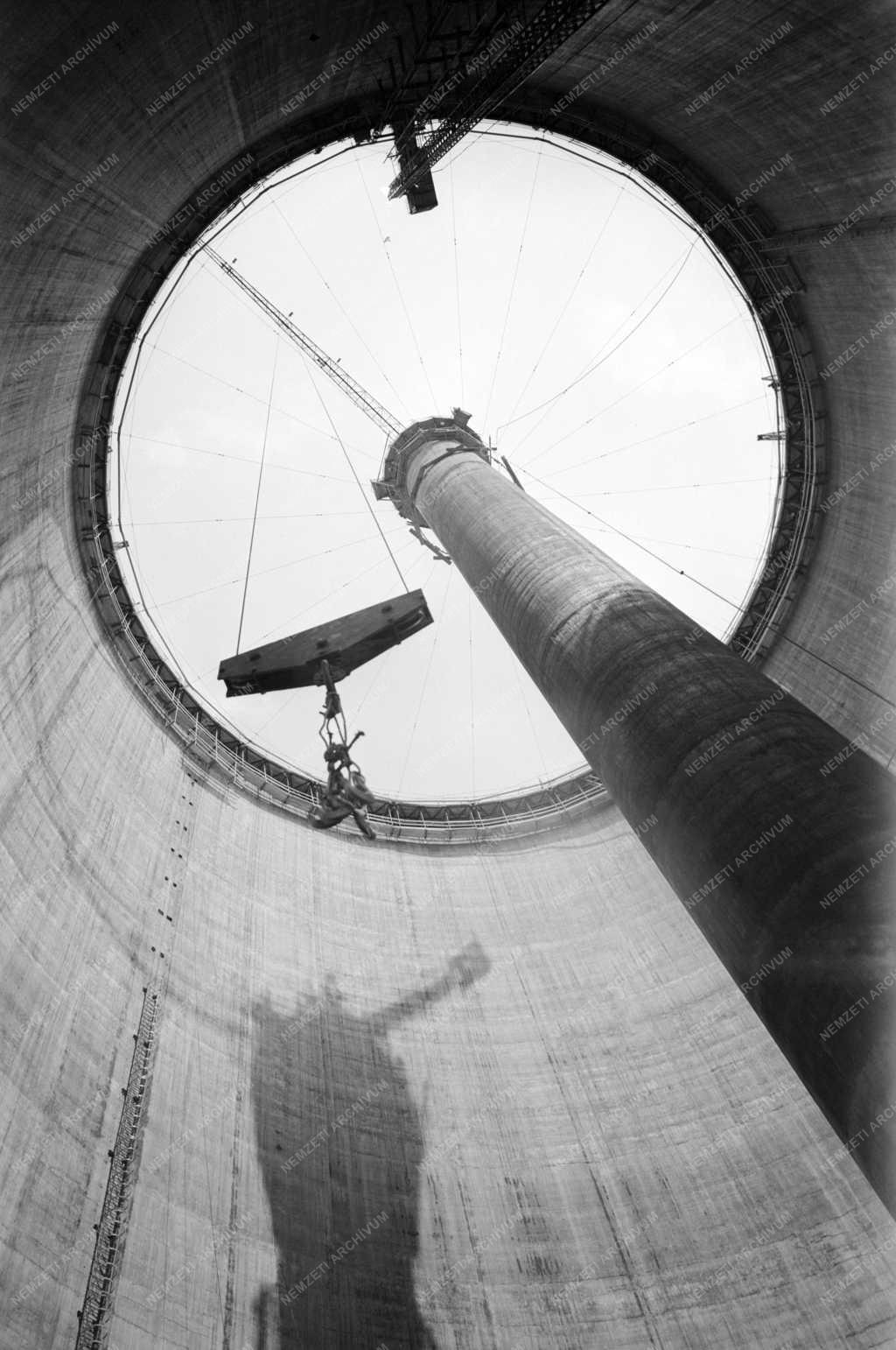 Ipar - Energia - Épül a Heller-Forgó-féle hűtőtorony