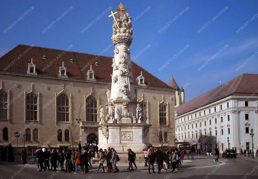 Turizmus - Budapest - Külföldiek a budai Várban