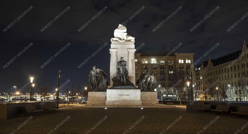 Esti városkép - Budapest - Gróf Tisza István emlékműve
