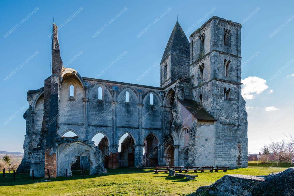 Település - Zsámbék - Premontrei kolostor és templom romjai