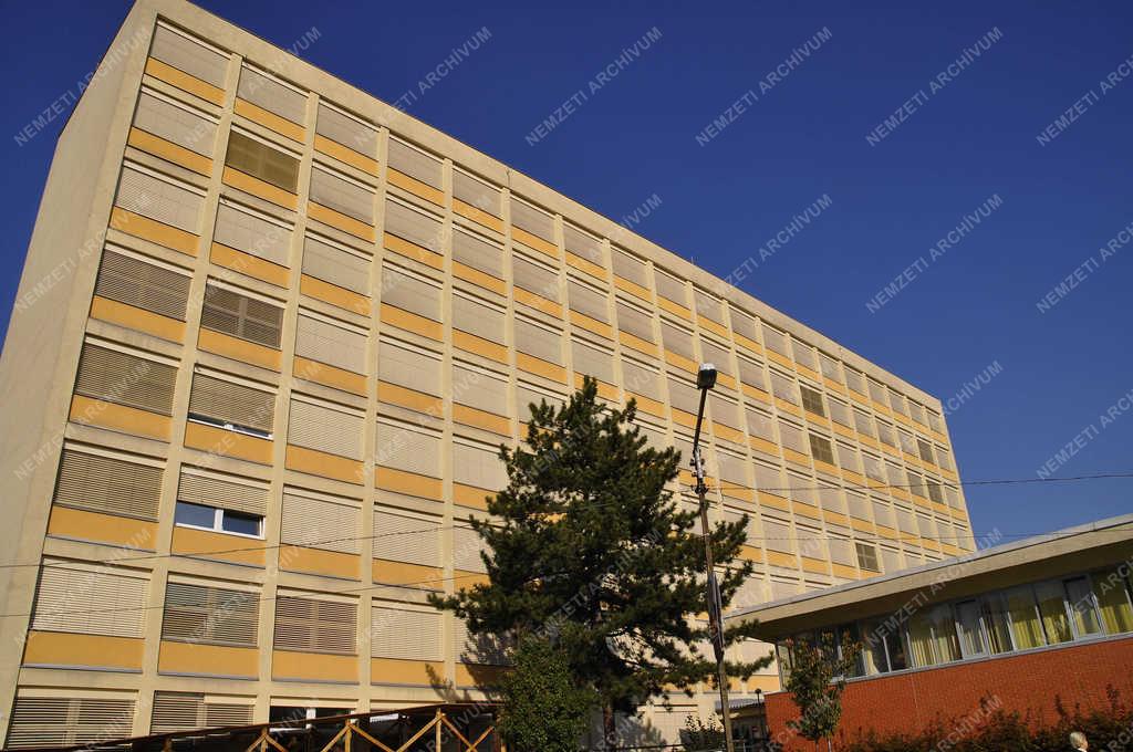 Egészségügy  - Budapest - Újpesti Szakrendelő felújítása