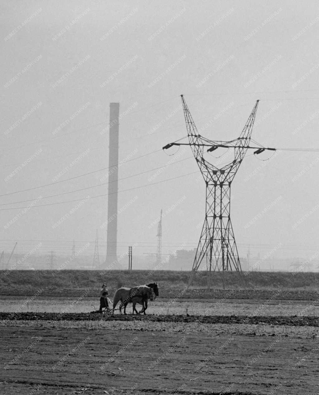 Energia - Távvezetékek Százhalombattánál