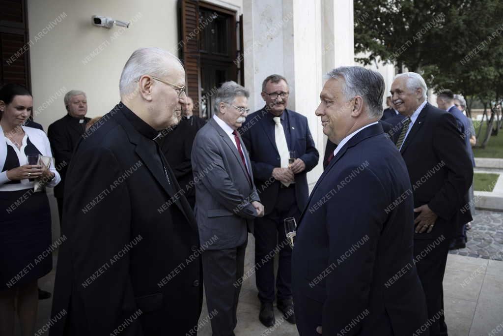 Ünnepi fogadás Erdő Péter 70. születésnapja alkalmából a Karmelita kolostorban