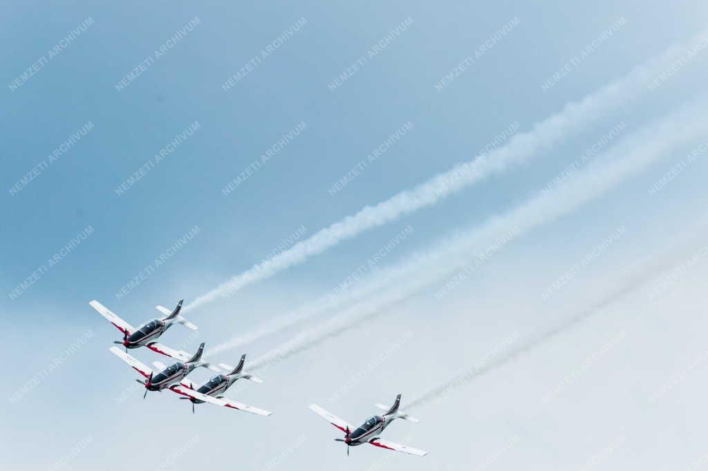 Fegyveres erők - Szórakozás - Kecskeméti Nemzetközi Repülőnap és Haditechnikai Bemutató