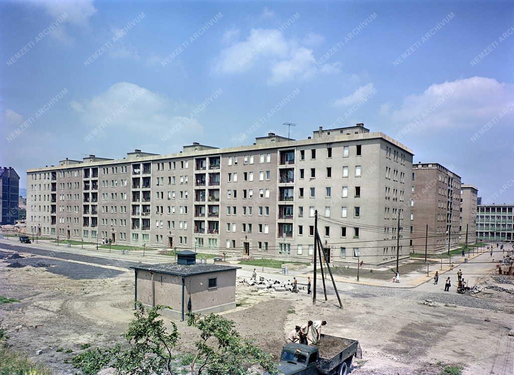 Építőipar - Budapest - Új építésű társasházak