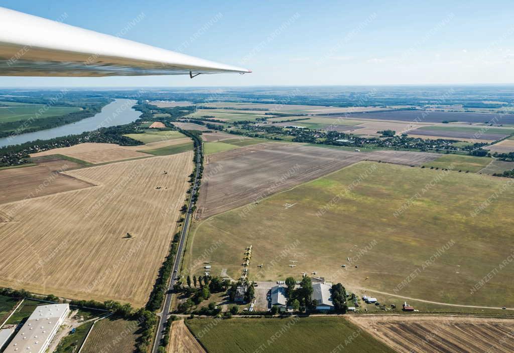 Tájkép - Dunaújvárosi repülőtér és környezete