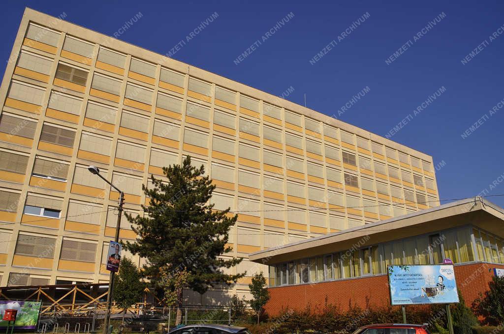 Egészségügy  - Budapest - Újpesti Szakrendelő felújítása