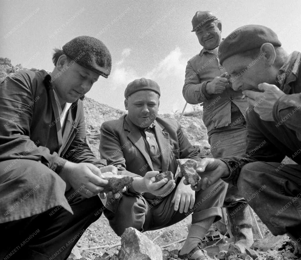 Bánya - Új bauxit lelőhely a Bakonyi Bauxitbánya Vállalatnál